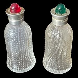 Vintage Textured Clear Bell Shape Glass Salt & Pepper Shakers Gem Top Red Green